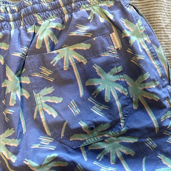 Men’s Chubbies Size L - Picture 3 of 5